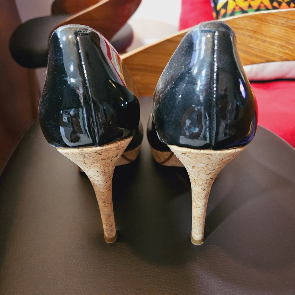 Cole Haan Peep Toe Black Patent Cork Heal shoes 8.5 - Picture 4 of 7